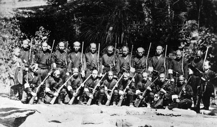 Eine Truppe japanischer Soldaten, um 1860er Jahre